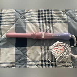 Nearly new Beachwaver B1 curling iron